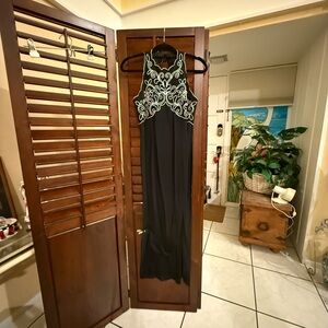 Scott McClintock Black and White Embroidered Maxi Dress